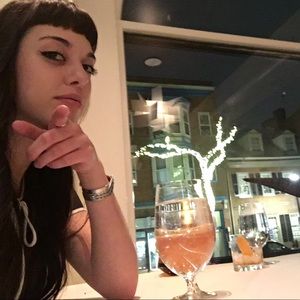 Meet your Posher, Brit